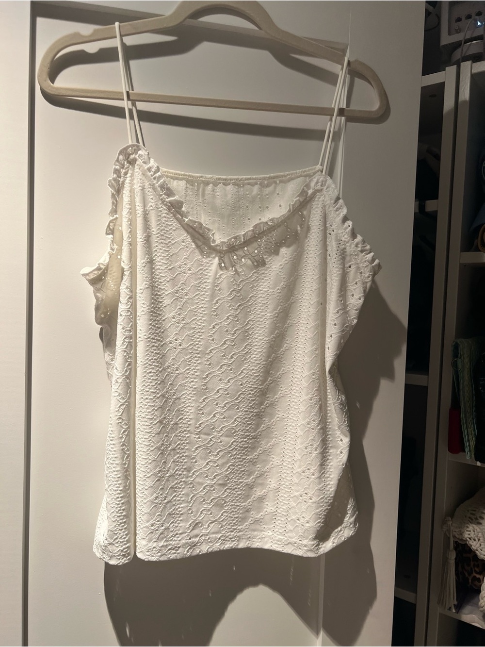 SHEIN curve White Lace Ruffle Spaghetti Strap Camisole